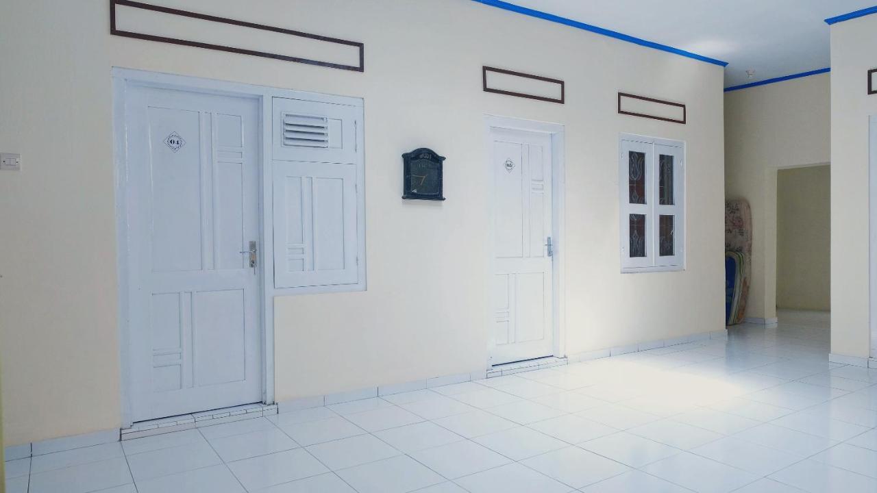 Hotel Reddoorz Syariah At Griya Soeratin Pacitan Esterno foto